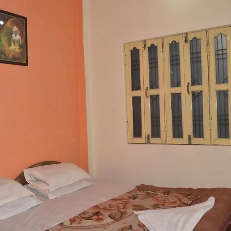 Om Rest House Hotel Varanasi Exterior photo