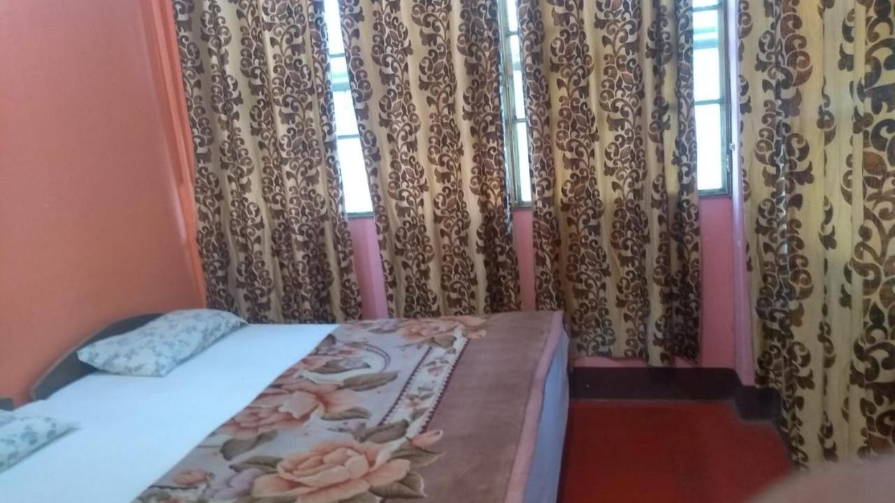Om Rest House Hotel Varanasi Exterior photo